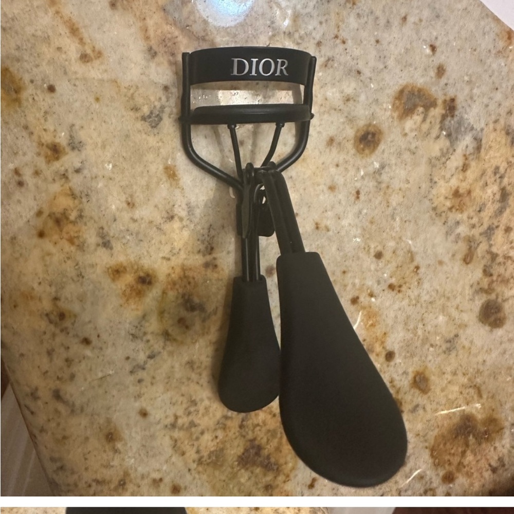 Dior Sleek Black Lash Curler